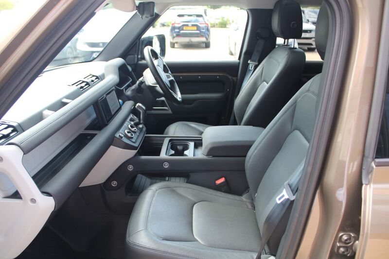LAND ROVER DEFENDER 110