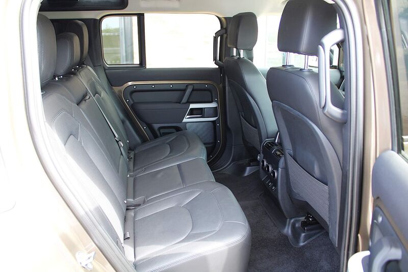 LAND ROVER DEFENDER 110