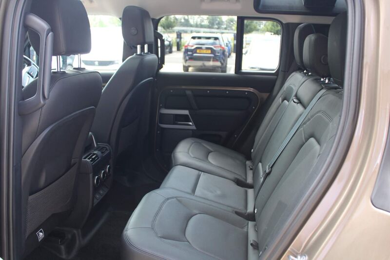 LAND ROVER DEFENDER 110