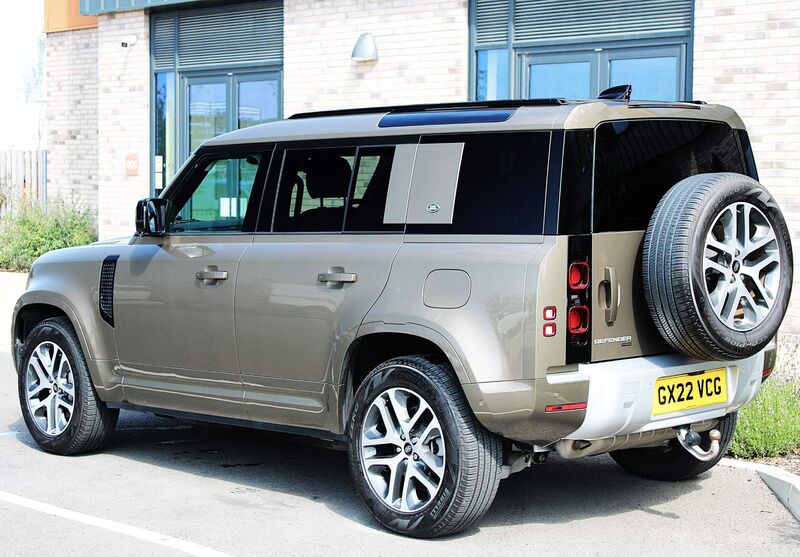 LAND ROVER DEFENDER 110