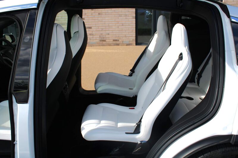 TESLA MODEL X