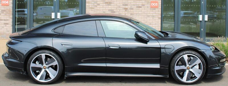 PORSCHE TAYCAN