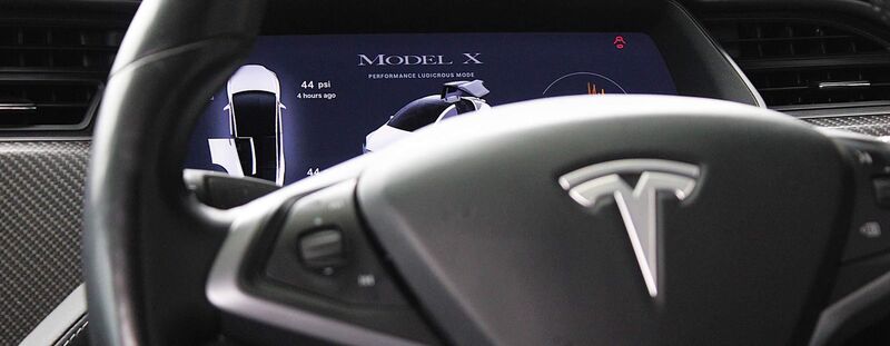 TESLA MODEL X
