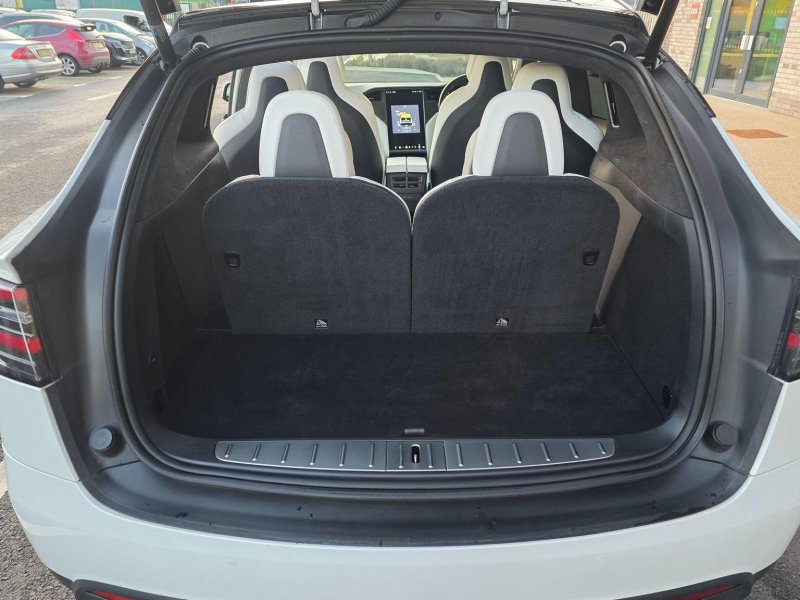 TESLA MODEL X