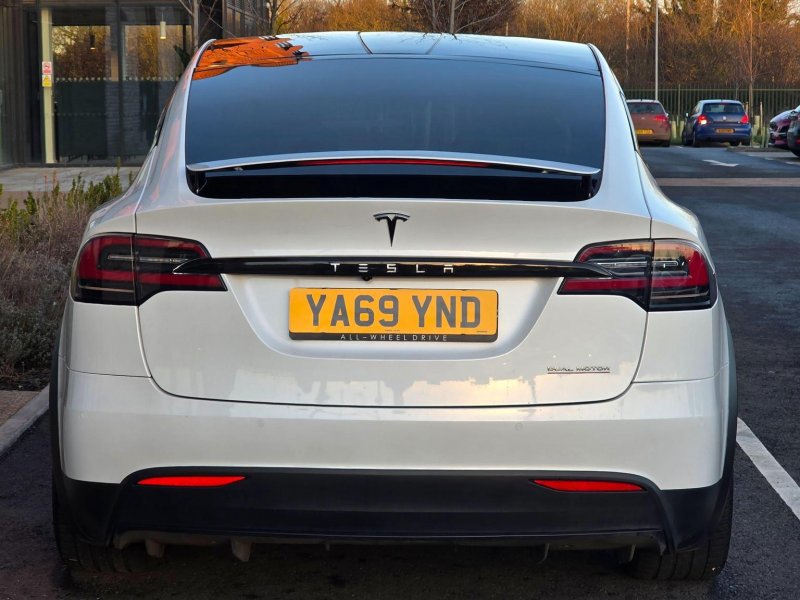 TESLA MODEL X