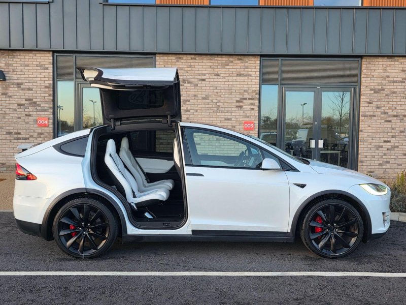 TESLA MODEL X