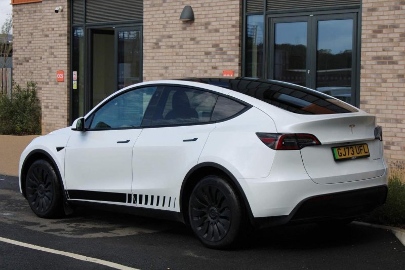 TESLA MODEL Y