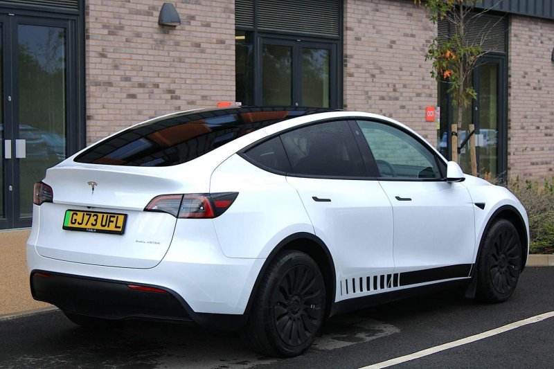 TESLA MODEL Y