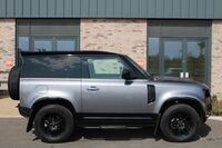 LAND ROVER DEFENDER 90