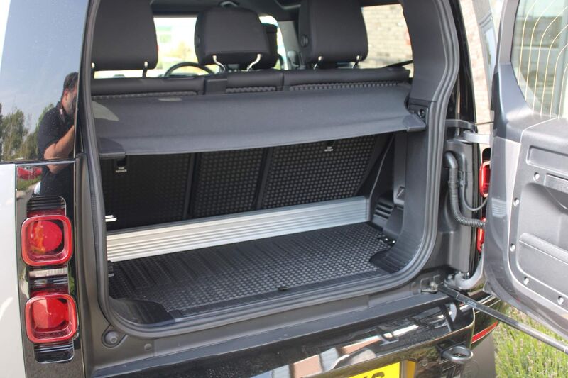 LAND ROVER DEFENDER 90