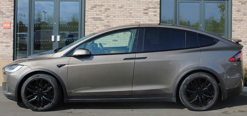 TESLA MODEL X