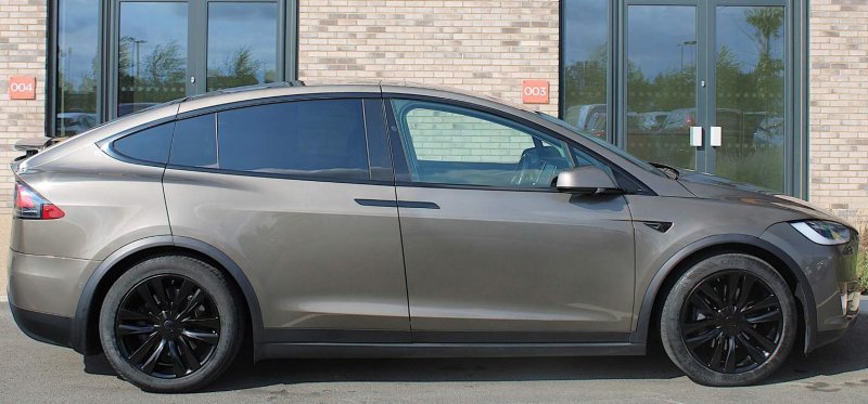TESLA MODEL X