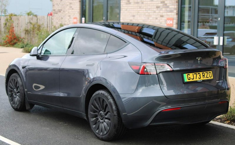 TESLA MODEL Y