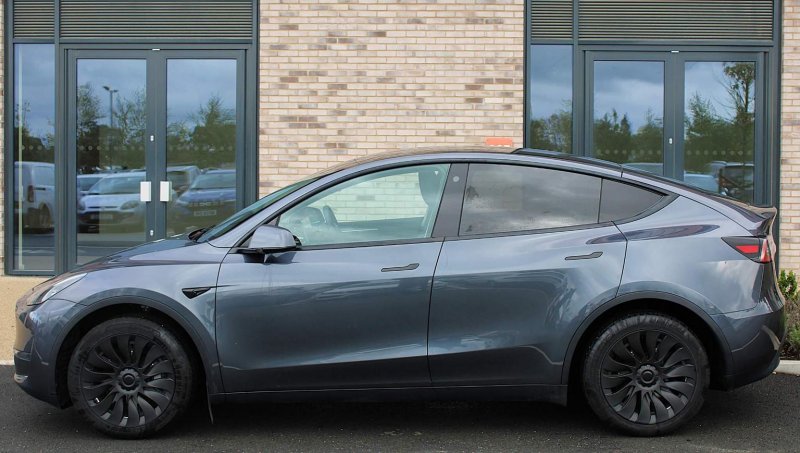 TESLA MODEL Y