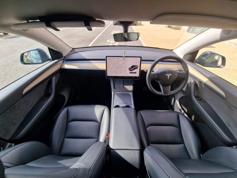 TESLA MODEL Y