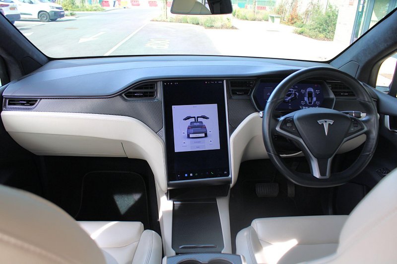 TESLA MODEL X