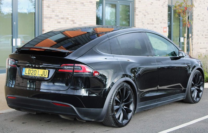 TESLA MODEL X