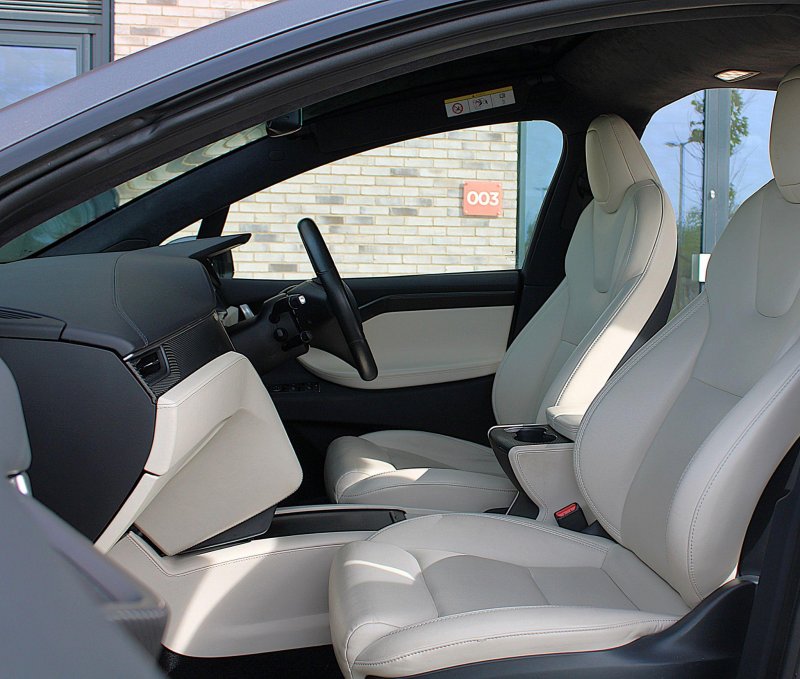 TESLA MODEL X