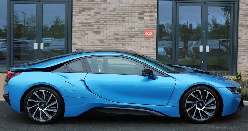BMW I8