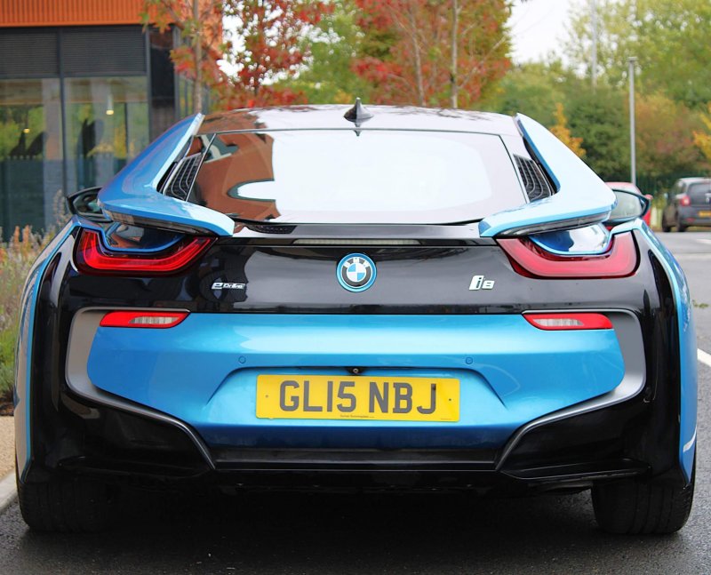 BMW I8