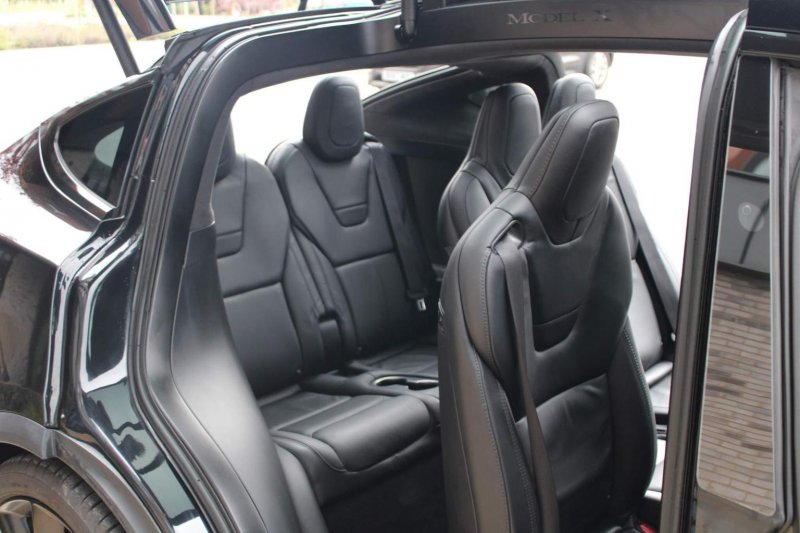 TESLA MODEL X