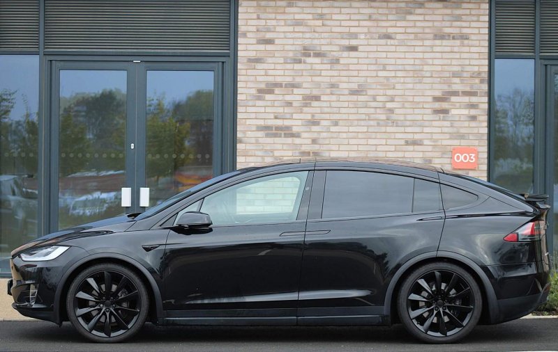 TESLA MODEL X