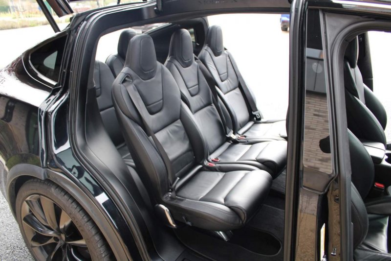 TESLA MODEL X