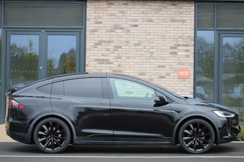TESLA MODEL X