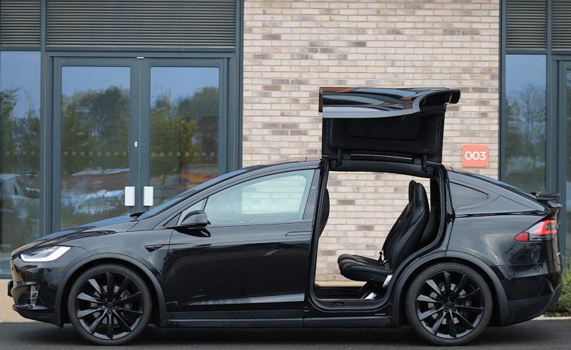 TESLA MODEL X