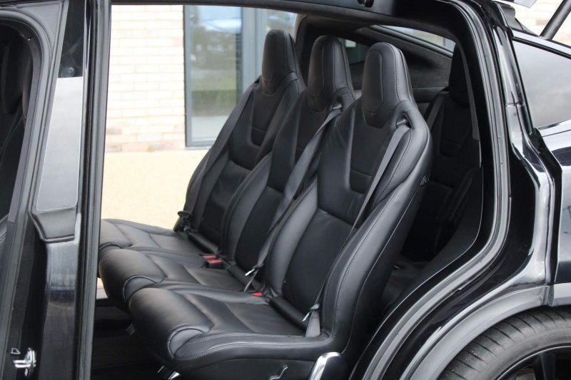 TESLA MODEL X