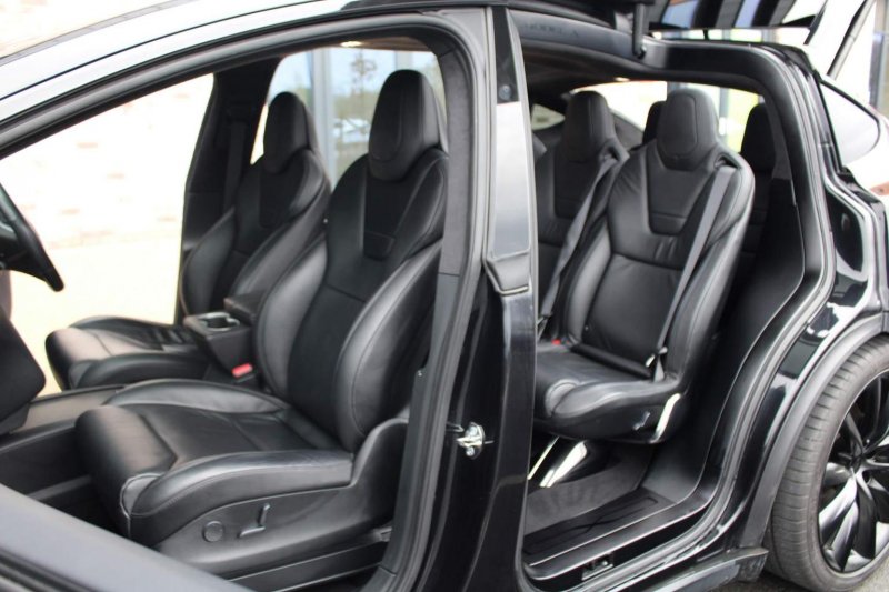 TESLA MODEL X