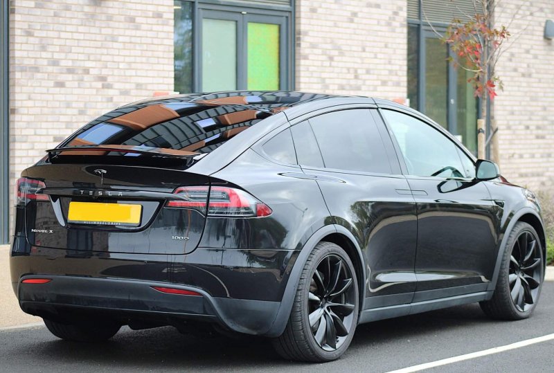 TESLA MODEL X