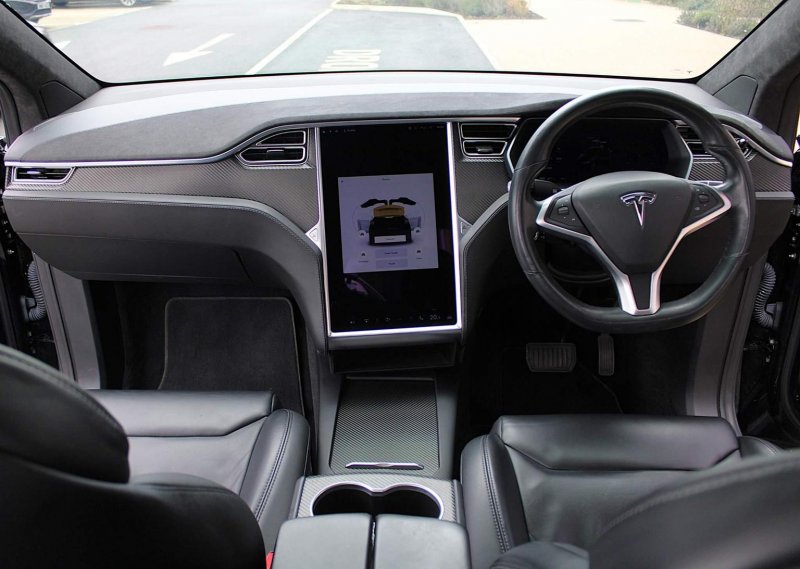 TESLA MODEL X