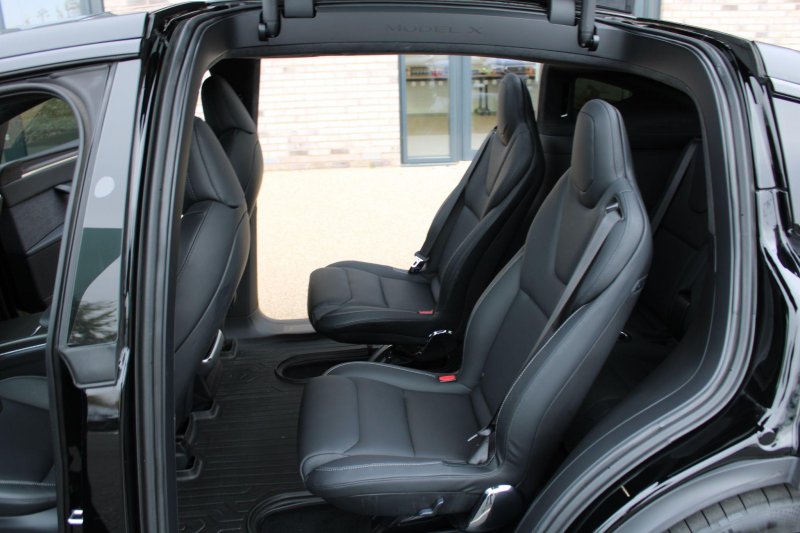TESLA MODEL X