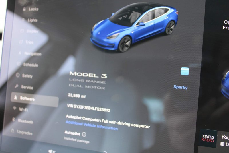 TESLA MODEL 3