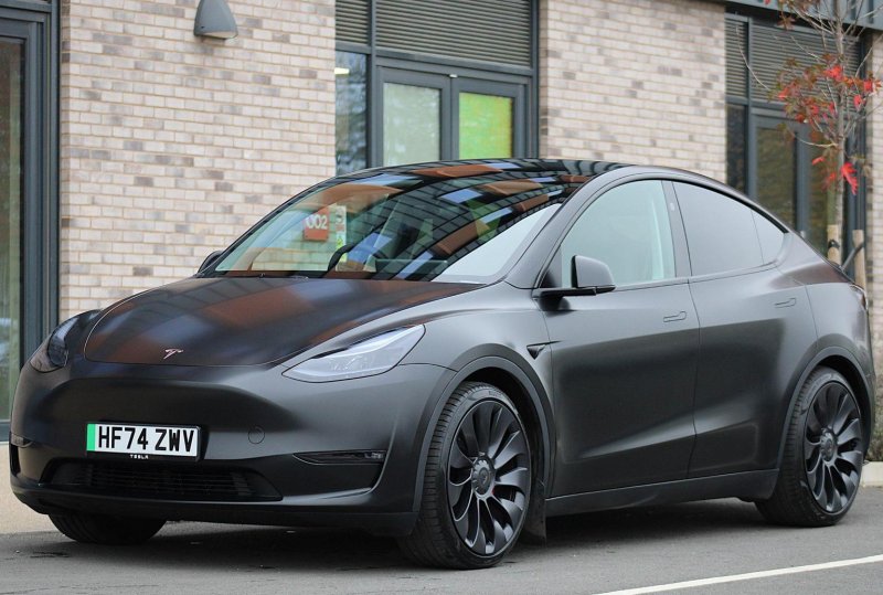 TESLA MODEL Y