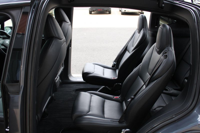 TESLA MODEL X
