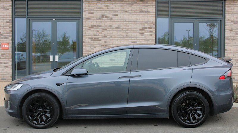 TESLA MODEL X