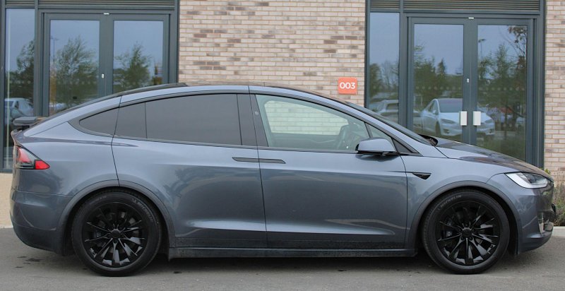 TESLA MODEL X