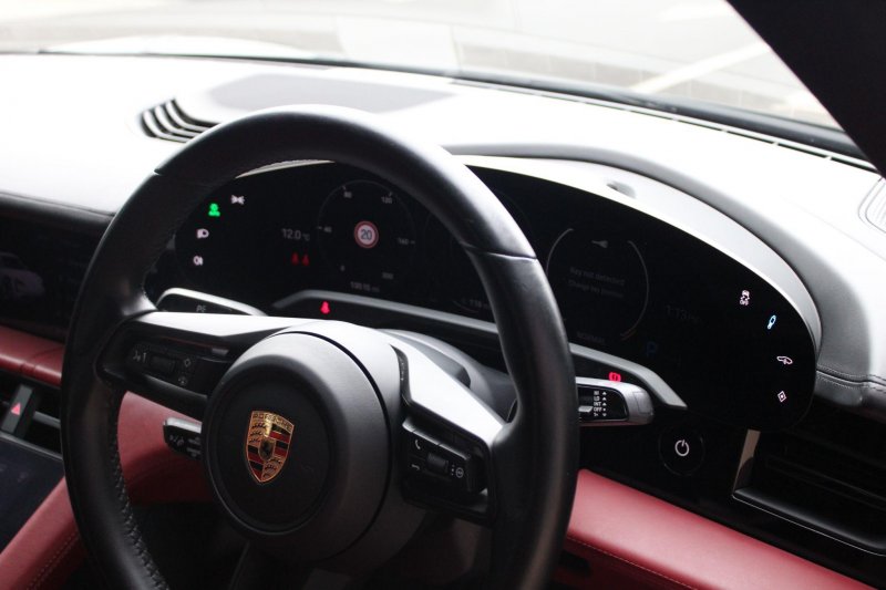 PORSCHE TAYCAN