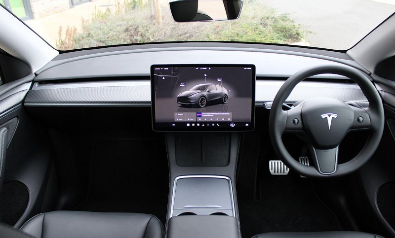TESLA MODEL Y