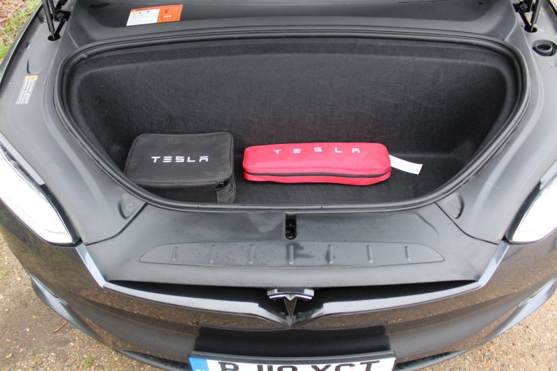 TESLA MODEL X