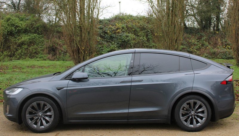 TESLA MODEL X