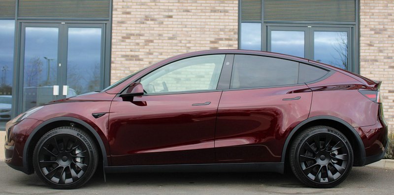 TESLA MODEL Y