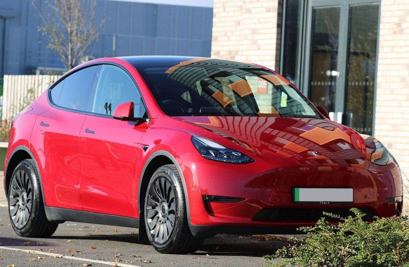 TESLA MODEL Y