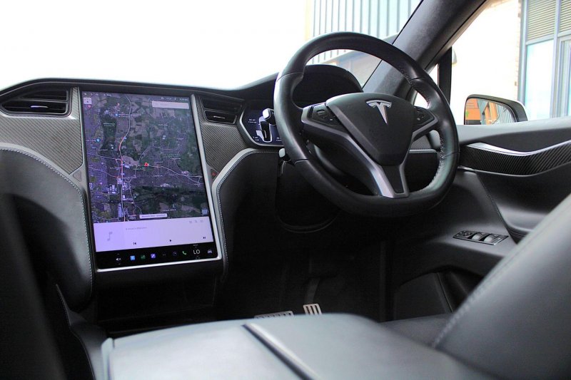 TESLA MODEL X
