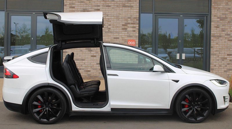 TESLA MODEL X
