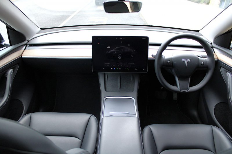 TESLA MODEL Y