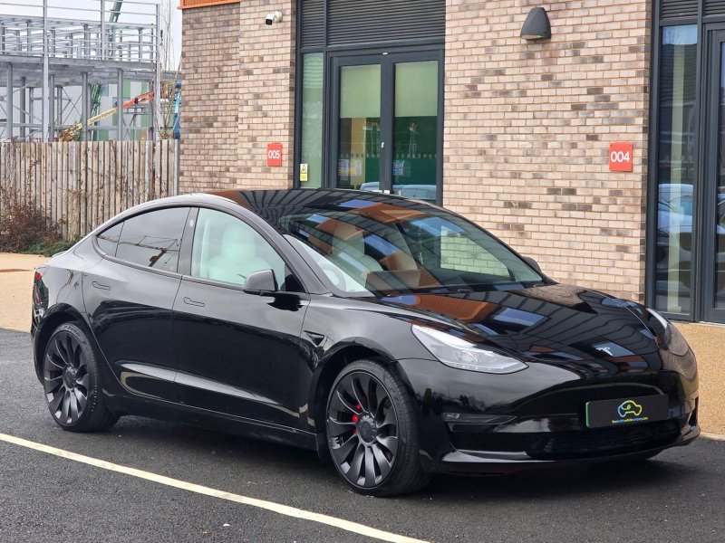 TESLA MODEL 3