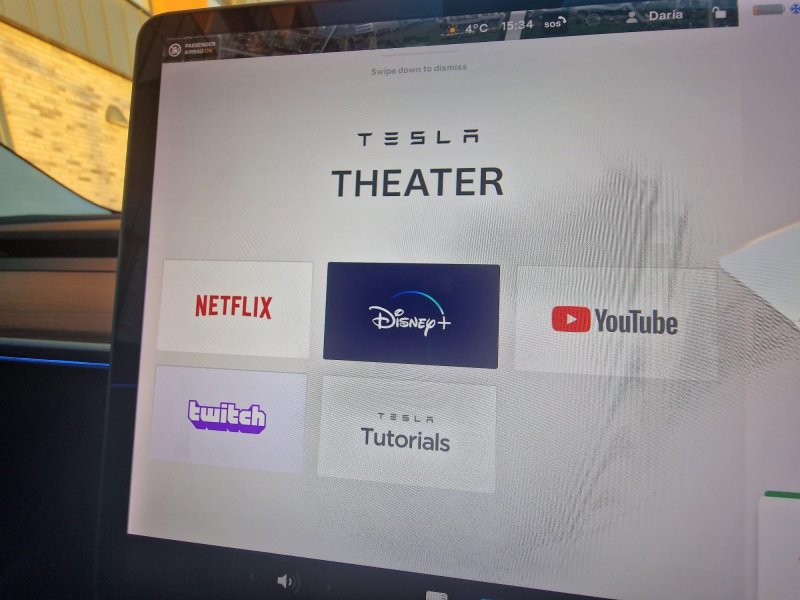 TESLA MODEL 3